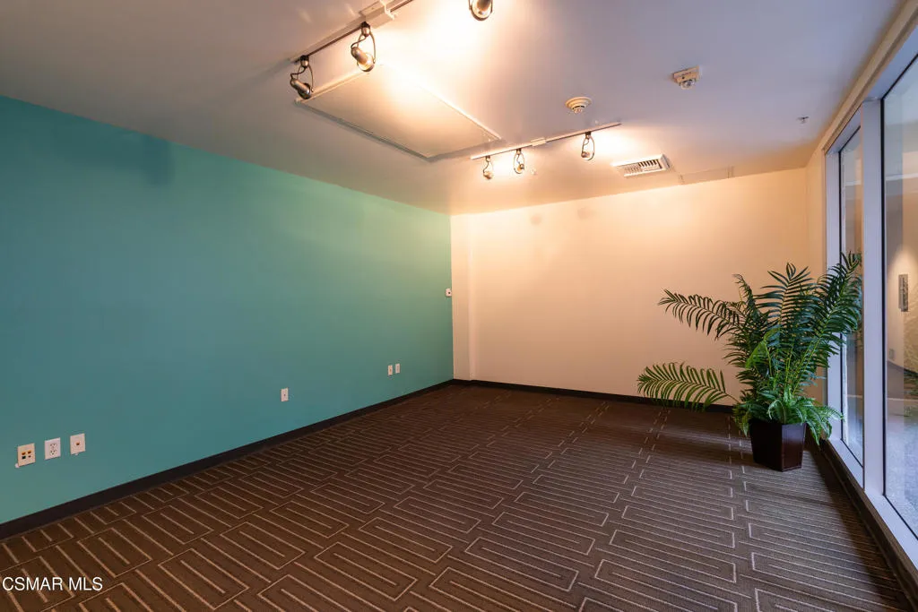 630 W 6th Street 303, Los Angeles, California 90017 home-pic-18